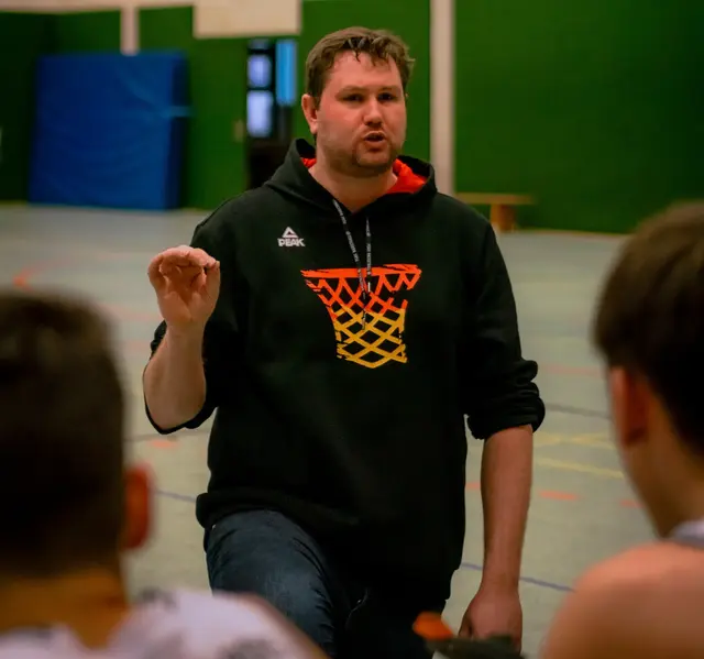 Jan-Eric Keysers in seiner Rolle als Jugendtrainer für die Iserlohn Kangaroos | Foto: Filip Zahov