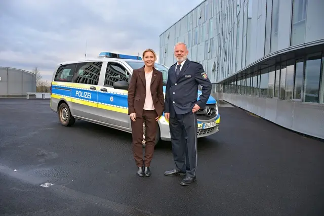 Landrätin Dr. Bettina Warnecke begrüßte den neuen Abteilungsleiter der Kreispolizeibehörde Mettmann, den Leitenden Polizeidirektor Holger Schepanski. | Foto: Polizei Mettmann