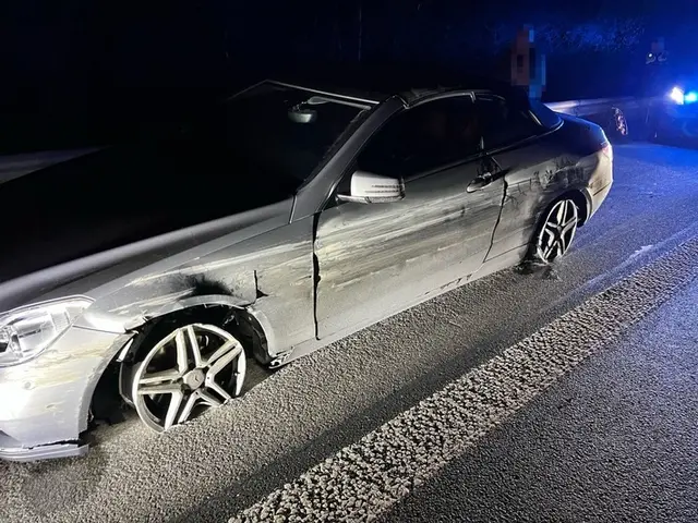 Stark beschädigtes Unfallauto auf der A2 | Foto: Polizei  Bielefeld 