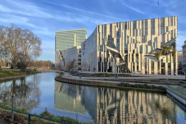 Die Paradeansicht, zu jeder Jahreszeit schön: der Kö-Bogen (Daniel Libeskind, 2013) | Foto: Margot Klütsch