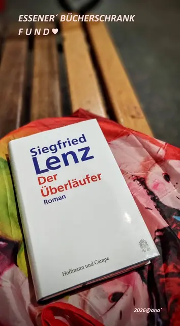 ... erst die Tage aus einem Bücherschrank mit genommen
... ein KLASSIKER, wie ich weiß, ...
den ich aber noch nicht, noch nie bisher gelesen habe...
Siegfried LENZ würde im März 2026 bereits 100 Jahre alt werden, wäre er noch unter uns 

2026@ana´ 