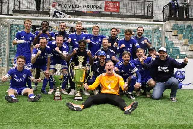 Neuer und alter Mülheimer Stadtmeister im Hallenfußball: die DJK Blau-Weiß Mintard. | Foto: md-presse