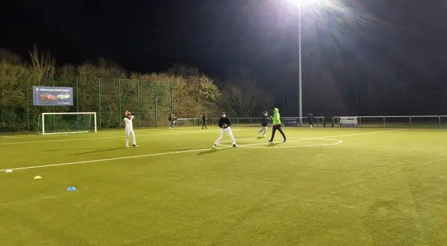 Die Dortmund Wanderers können klasse Trainingsbedingungen auf Kunstrasen unter Flutlicht nutzen. | Foto: © Jens Ungruhe