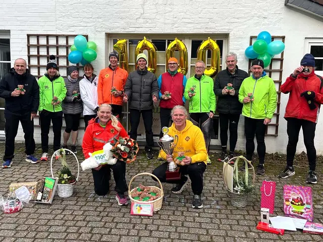 Peer und Claudia im Kreise der Gratulanten