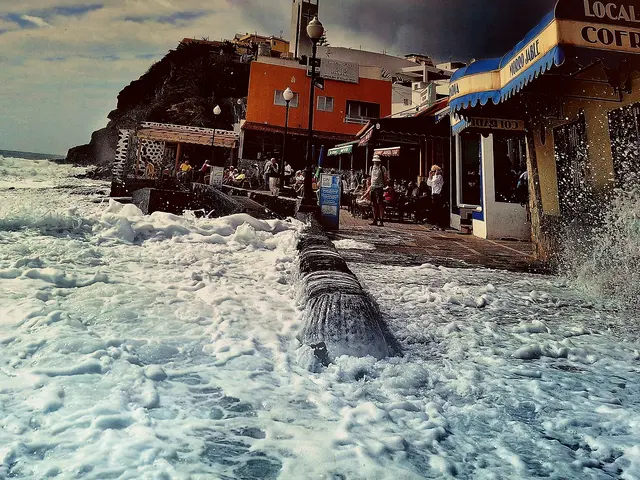  Foto Bild vom Bild. Ich hoffe dem unbekannten Fotografen geht es gut. 
Symbolfoto...
Moro Jable bei einem Sturm.
