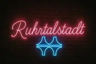 Neonkunst im Eingang des MMKM Museum Moderne Kunst Mülheim "Ruhrtalstadt mit den Mülheimer Highheels" | Foto: Mülheimer Kunstverein KKRR