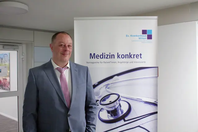 Dr. Peter Koch, Facharzt für Orthopädie aus der Praxis Centrovital, bietet gemeinsam mit dem EvK Witten die multimodale Schmerztherapie bei chronischen Rückenschmerzen an.