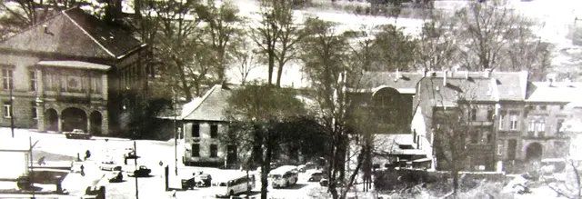 Vor dem heutigen HAUS DER STROMWIRTSCHAFT (damals noch Ruhrstraße 1) und dem CASINO war einst das Busterminal der Ruhrtalstadt Mülheim | Foto: TECHNIKUM MÜLHEIM, Archiv