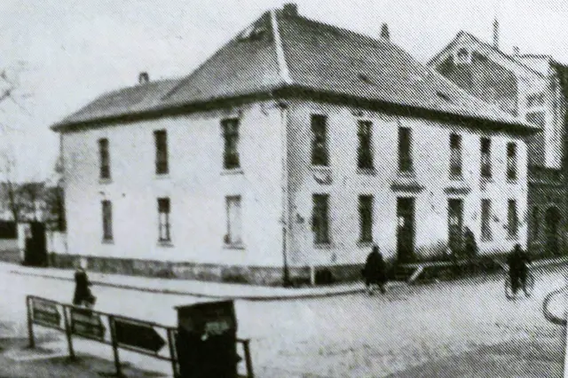 Haus Ruhrstr. 1 (heute HAUS DER STROMWIRTSCHAFT) dahinter der Giebel der Villa Artis, Ruhrstr. 3 (heute durch die Grenzmauer verdeckt) | Foto: TECHNIKUM MÜLHEIM, Archiv