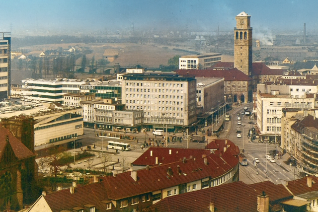 Ganz links der "halbe" Turm der Pauli-Kirche. Nach dem Krieg fehlt das Geld für den Wiederaufbau. | Foto: Archiv KKRR