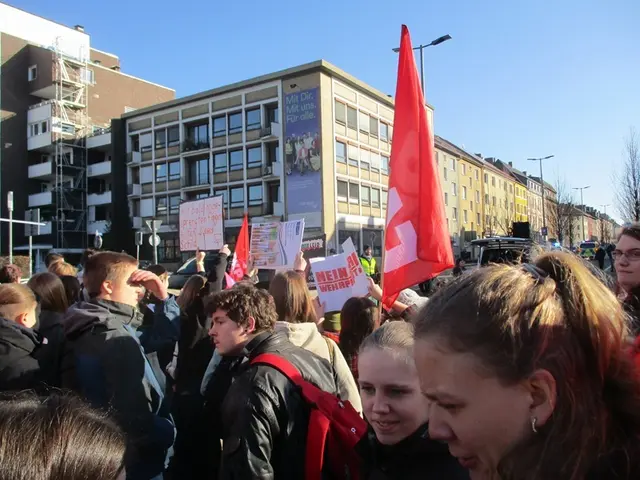 Voller Platz bereits auf der Auftaktkundgebung am Schauspielhaus | Foto: privat Ulrich Achenbach Bochum