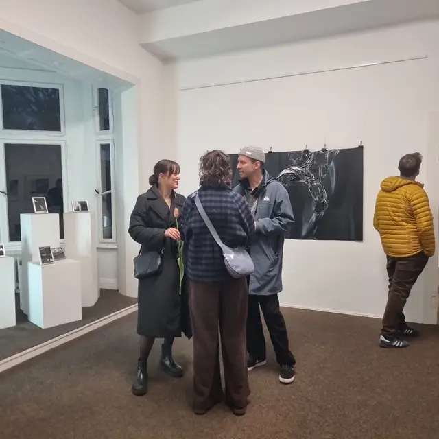 Künstlergespräche sind wichtig für die Kunststudenten - die Schau bietet Kontaktmöglichkeiten mit Professoren, Kuratoren und Sammlern | Foto: Mülheimer Kunstverein KKRR, Ruhrstr.3