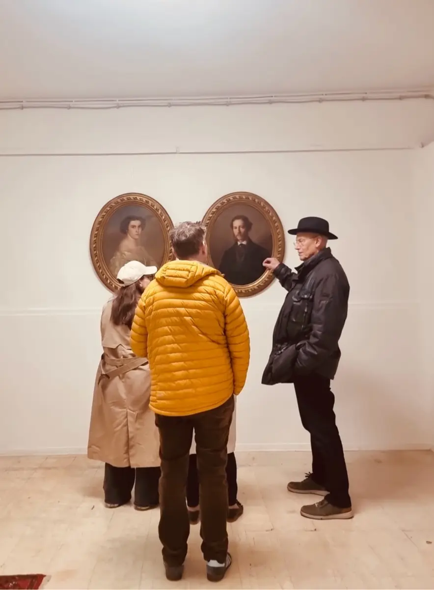 Die "Ständige Sammlung" in der Villa Artis (MMKLM) zeigt in einem Raum die aktuellen Neuzugänge - hier Portraits aus den Jahren 1861/1862 des Frankfurter Bildnismalers Gerorg Hom (1838-1911) - die  noch zur Restaurierung anstehen.
Hom schuf zahlreiche berühmte Bildnisse - seine Werke finden sich auch auf Porzellan der KPM-Manufaktur. Das Städel Museum und das Israel Museum, Jerusalem bewahren ebenfalls Werke von Hom. | Foto: Mülheimer Kunstverein KKRR, Ruhrstr.3