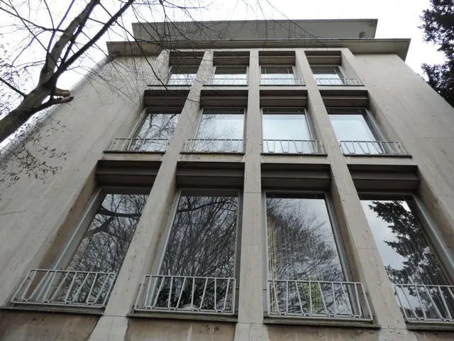 Giebelseite zur Ruhr (links noch ein stolzer Baum, von dem sich der Vorstand nicht trennen konnte) | Foto: Villa Artis (Archiv)