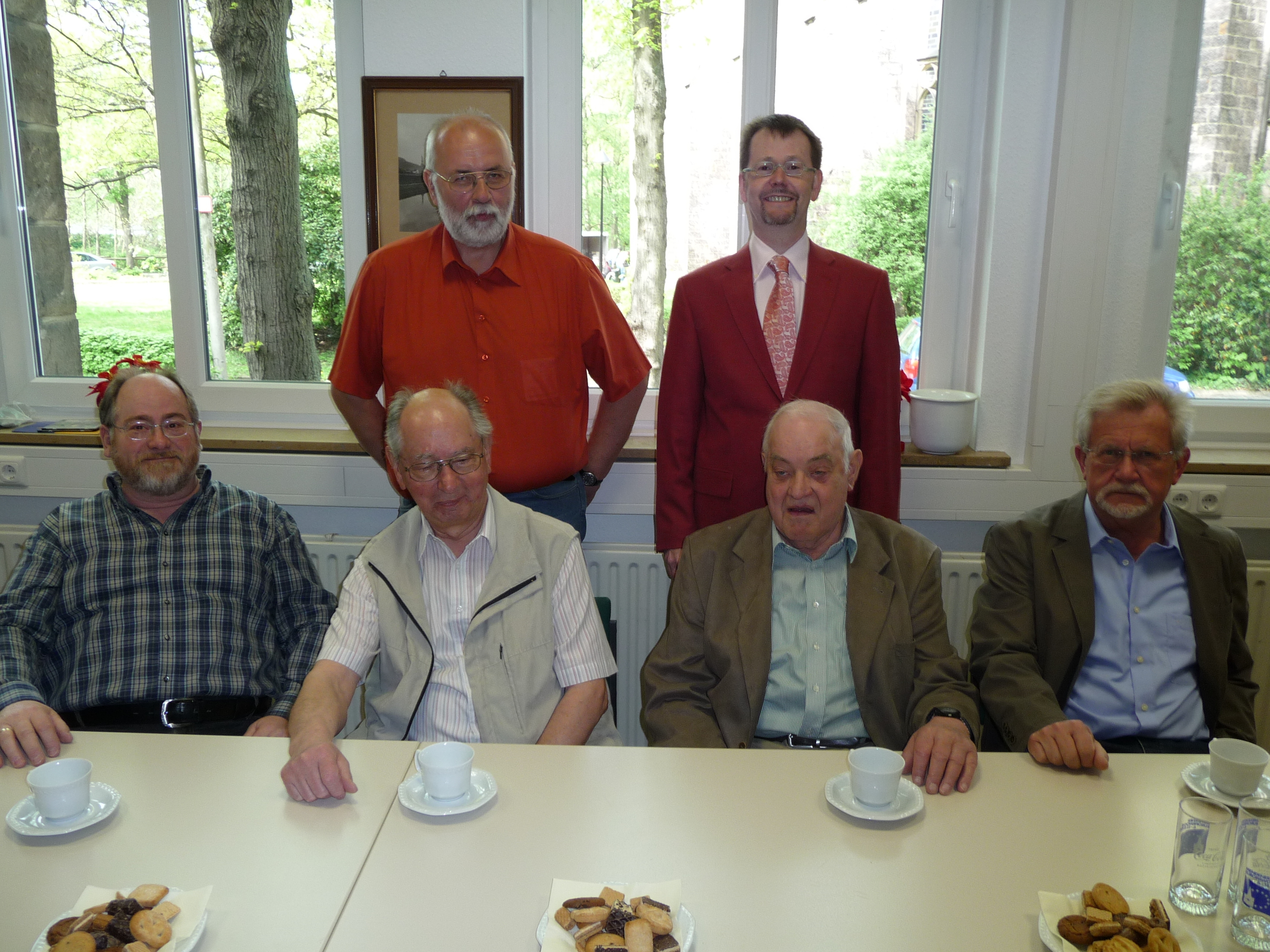 Bürgermeister Volker Fleige und das Erbauerteam