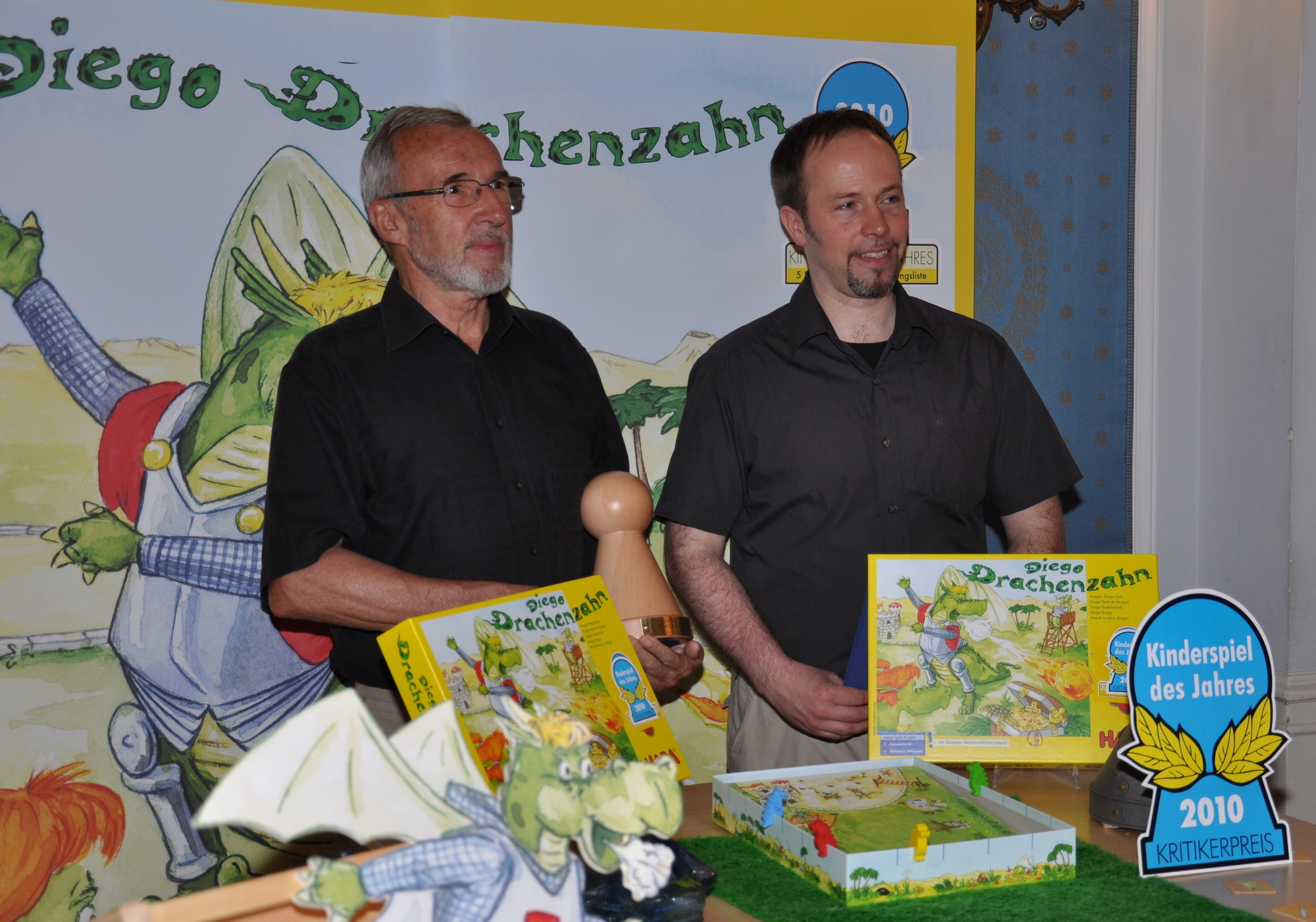 Links der Autor und rechts der Grafiker von Diego Drachenzahn.