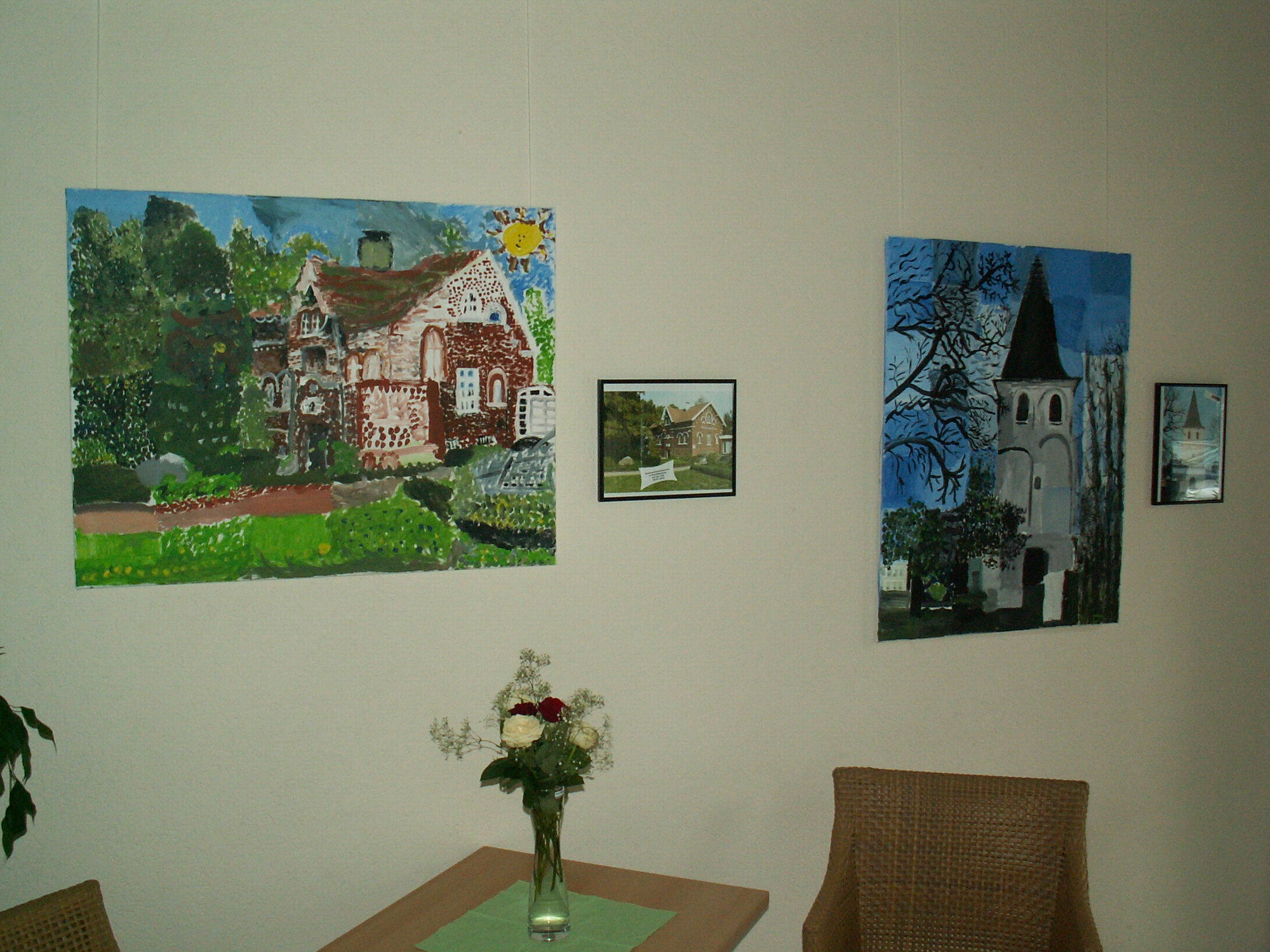 Die fertigen Kunstwerke im Eingangsbereich des ev. Gemeindehauses Kirchstraße 7