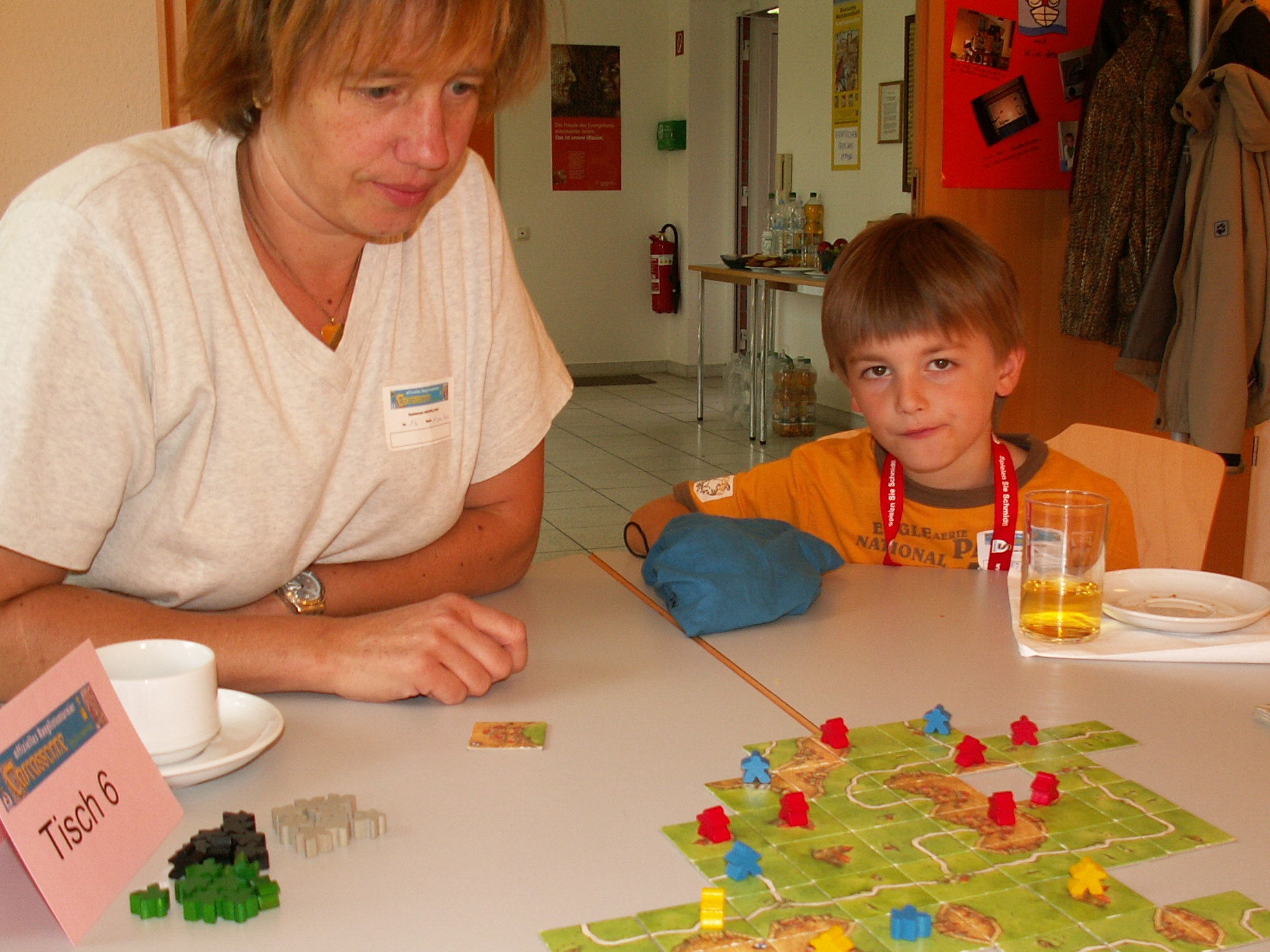 Monika und Sohn Tim, der sich tapfer geschlagen hat.