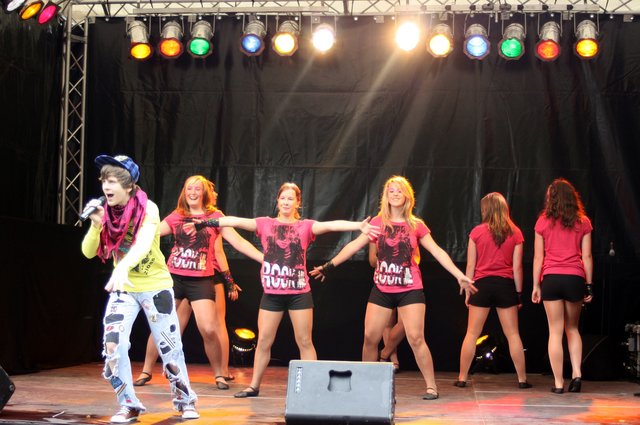 Michael Zaremba + Dance ConneXion - Hurra, hurra - die Schule brennt