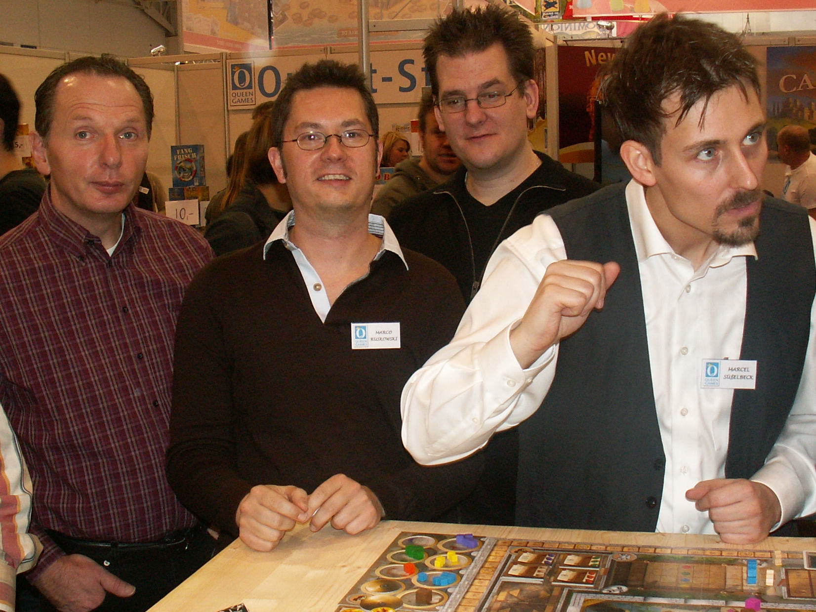 Von links Co-Autor Wolfgang Panning, Marco Ruskowski, Grafiker Oliver Schlemmer und Marcel Süßelbeck