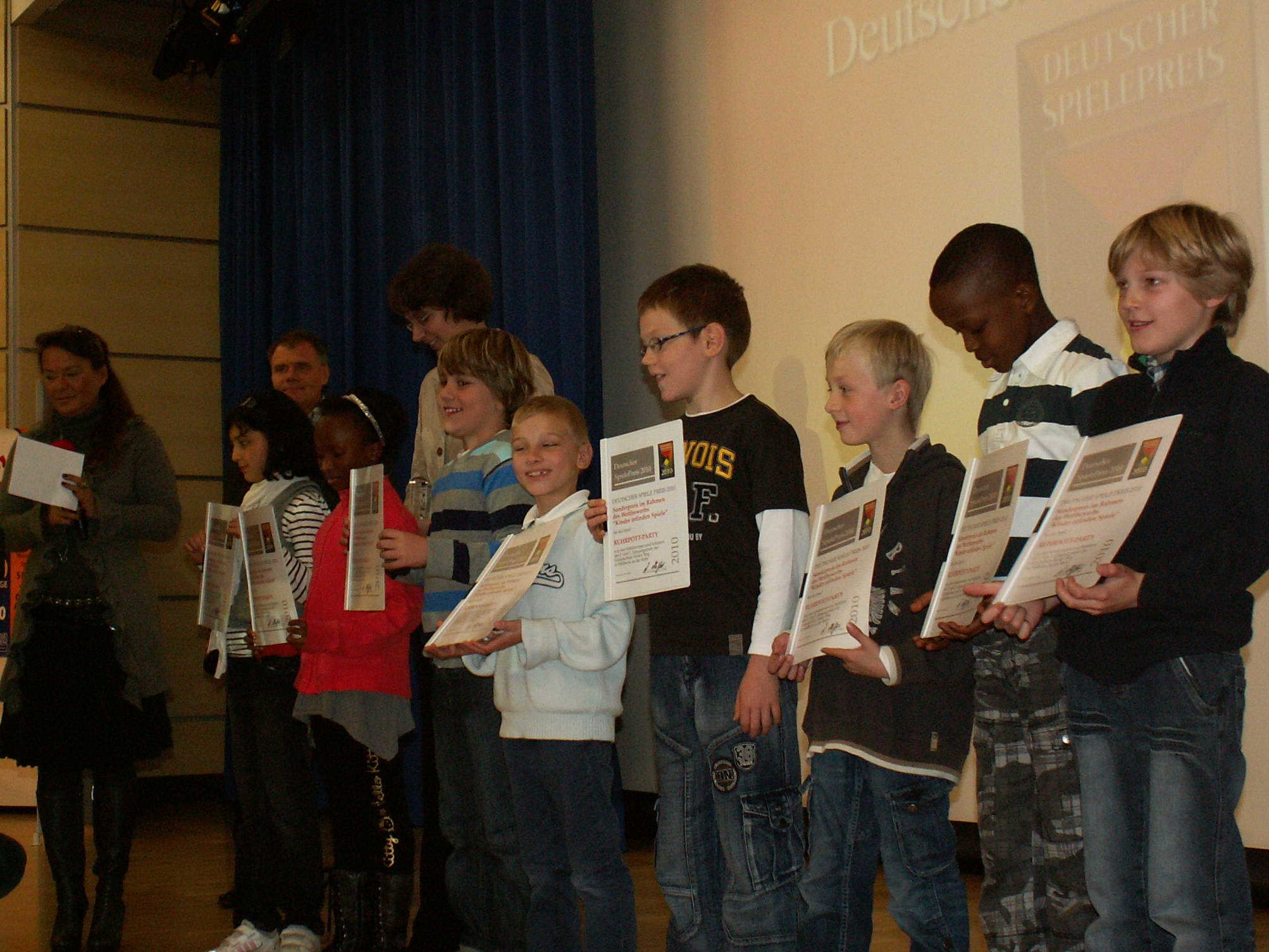 Preisverleihung an die Schüler auf der Pressekonferenz