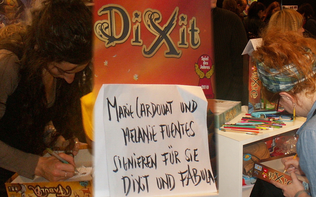 Marie Cardouat und Melanie Fuentes am Stand von Asmodee auf der Spiel'10 in Essen.
