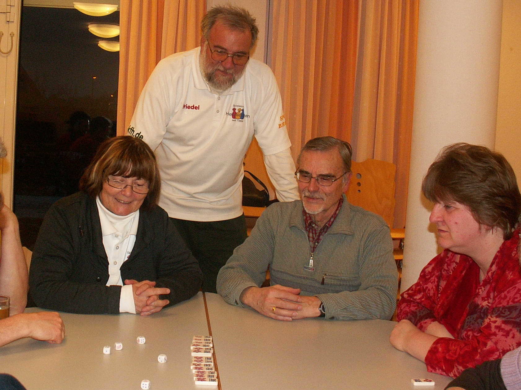Friedel schaut zu, noch ist nichts entschieden.