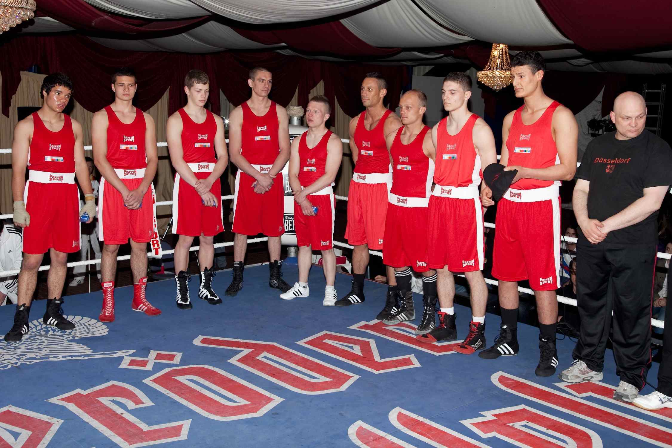 Team Düsseldorf mit Boxring Trainer Printe Krompaß