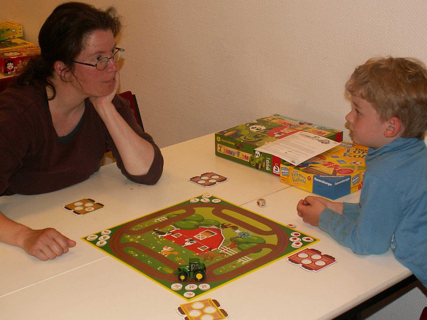 "Johnny's Farm" (Schmidt Spiele) - Es macht Spaß mit dem Traktor zu den einzelnen Feldern zu fahren.