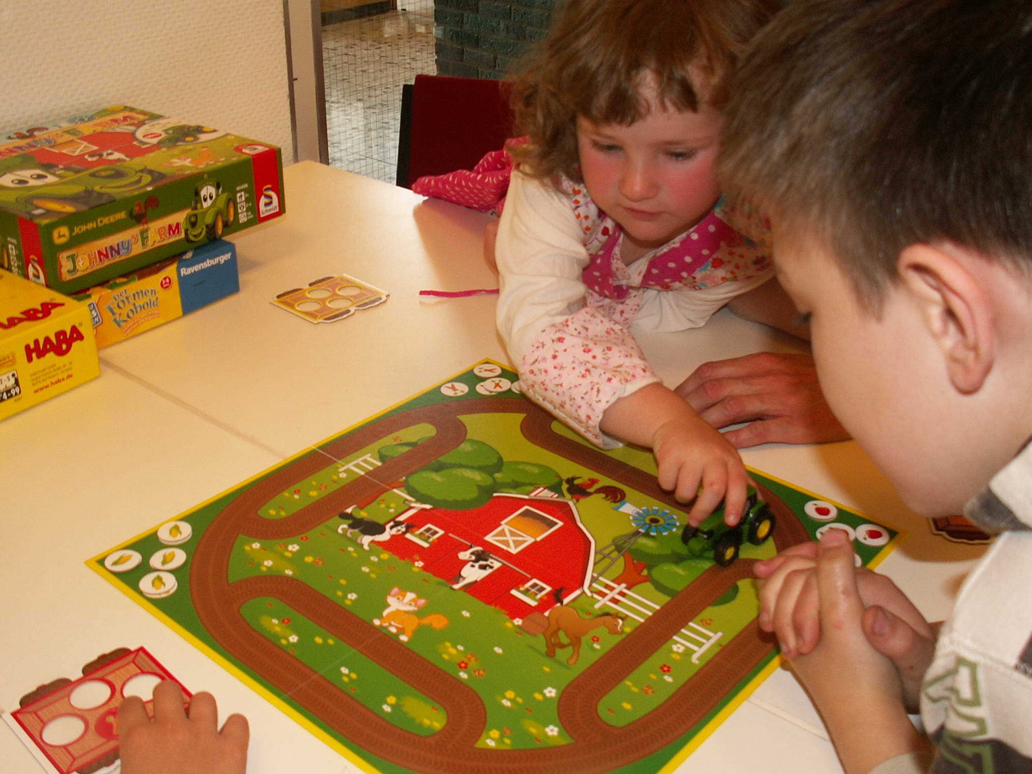 Ein Spiel schon für die ganz Kleinen. "Johnny's Farm" (Schmidt Spiele)
