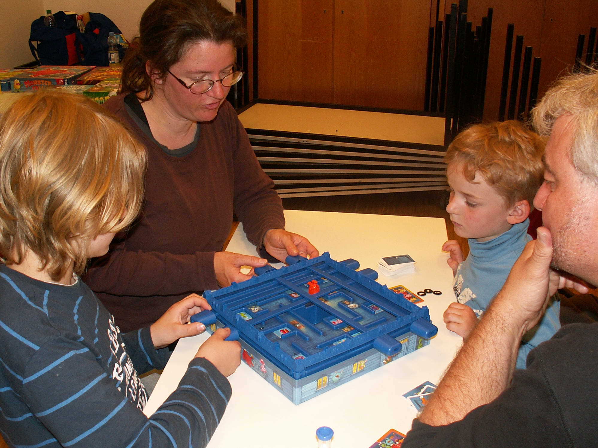 Familienduell bei "Monster-Falle" (KOSMOS)