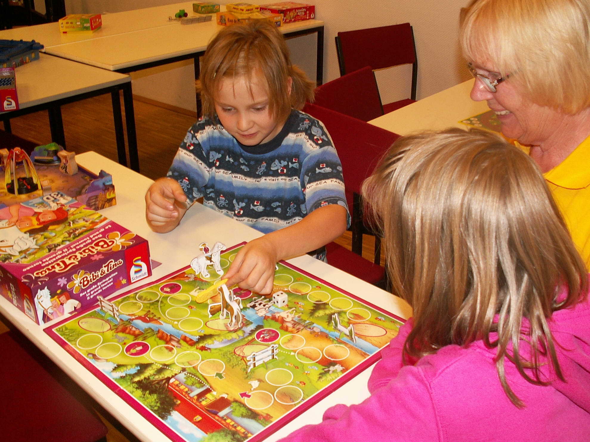 Na, ob das Pferd den Heuballen will und anschließend springt? "Bibi & Tina - Das große Springreiten" (Schmidt Spiele)