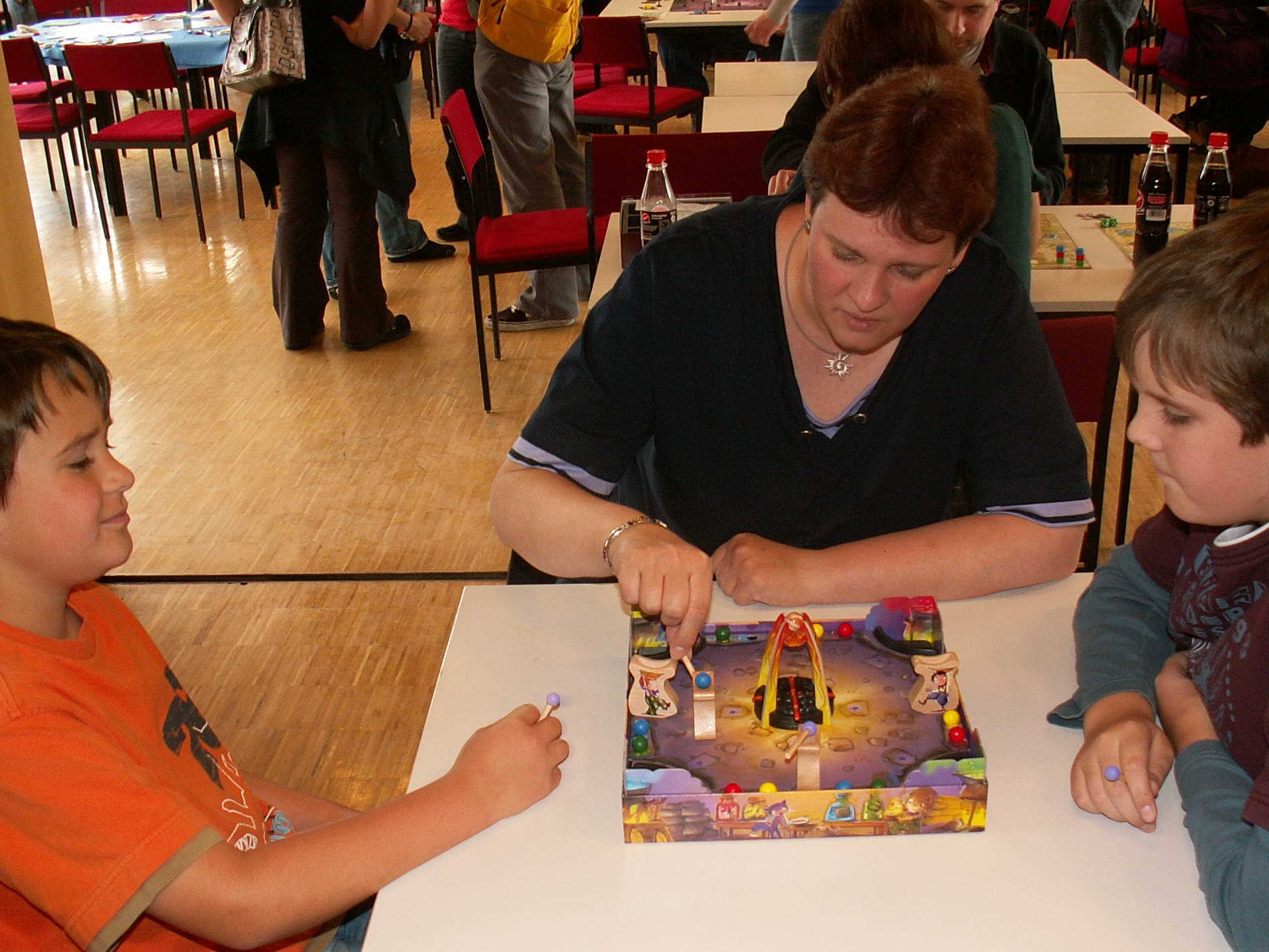 Hiespielchen zu Besuch. Marion und ihre Söhne bei "Die kleinen Zauberlehrlinge" (Drei Magier Spiele)