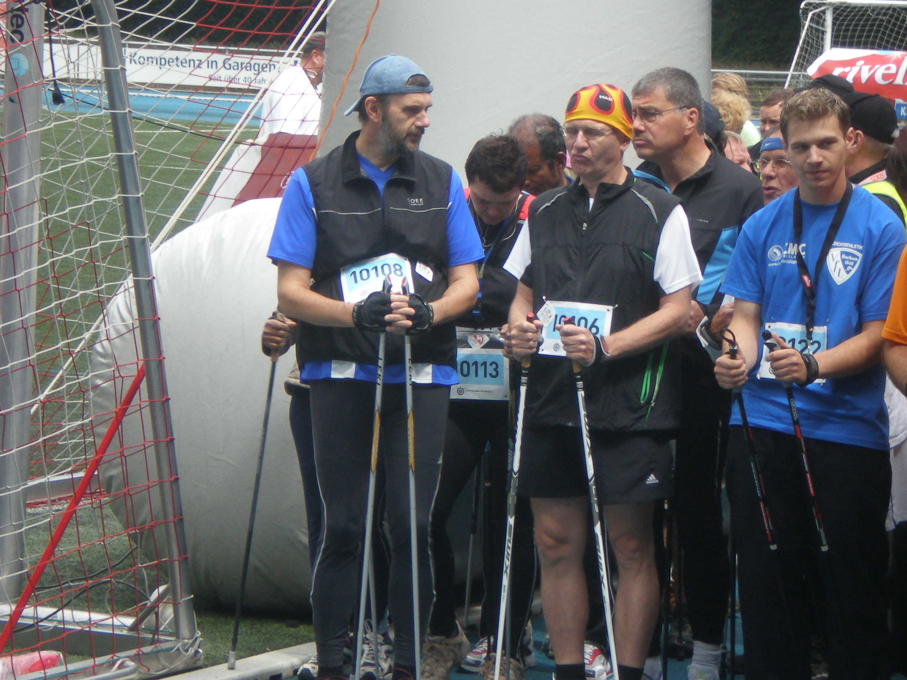 Noch ist man locker vor dem Start, Wolfgang Neumann neben Tilo Engelmohr und Marcus Loibl.