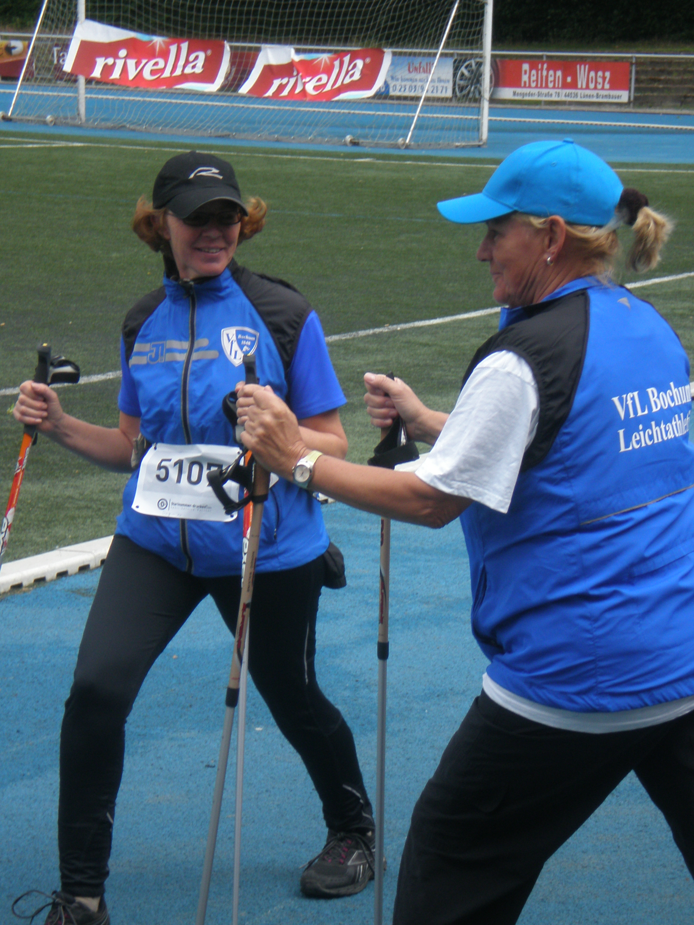Dagmar Neumann und Helga Schulz vor dem Start.