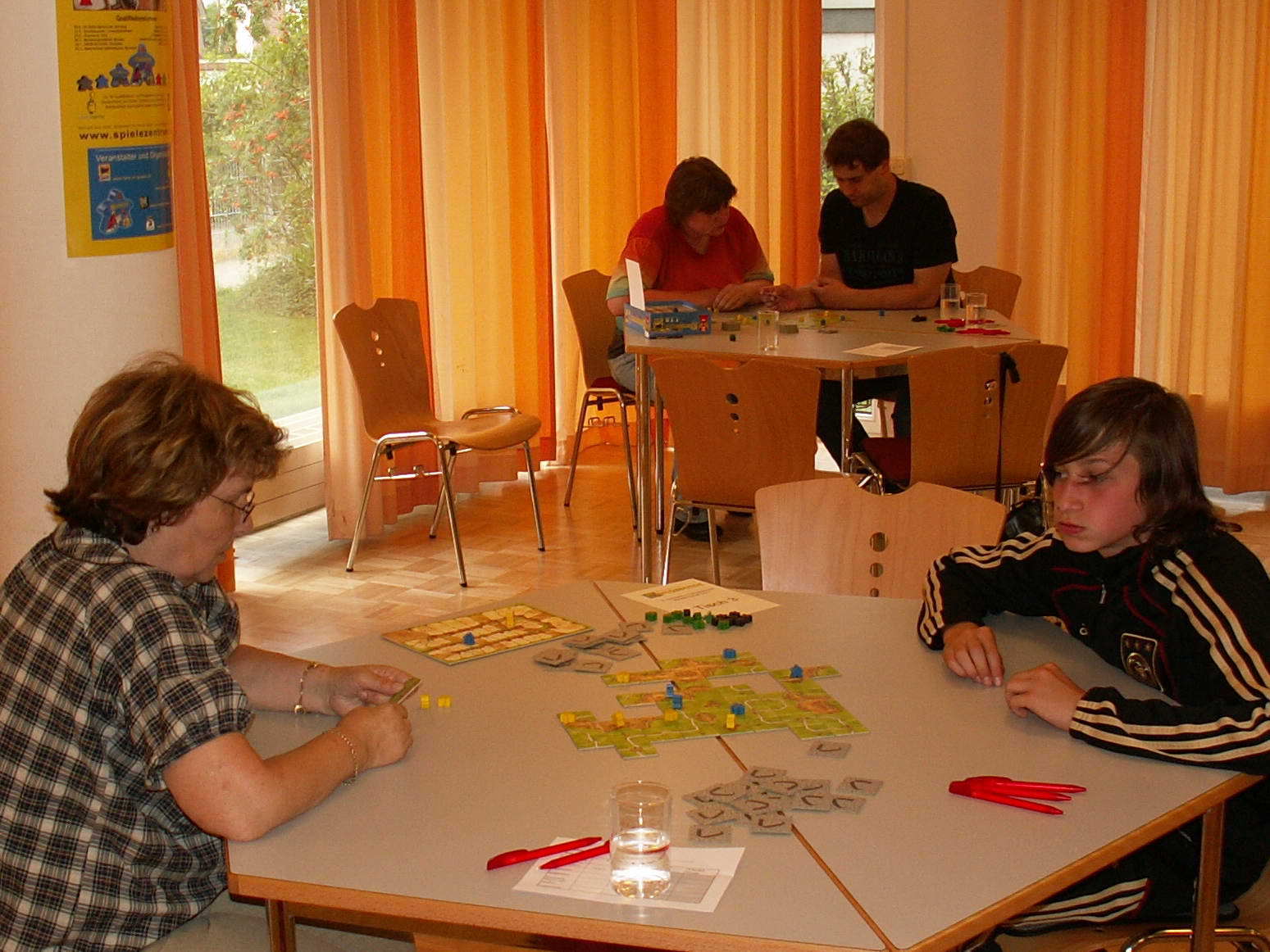 Viertelfinale Elke gegen Linus und im Hintergrund Stefan gegen Silvia.
