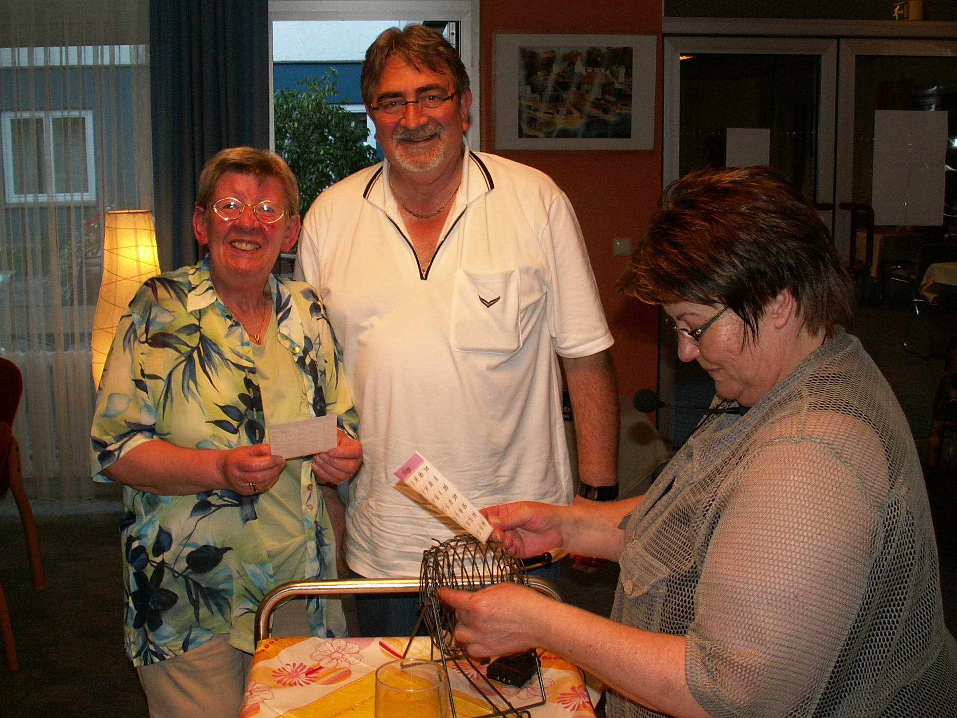 Die Gewinner der ersten Bingo-Runde: Anneliese aus Rheinhausen und Manfred aus Hiesfeld.