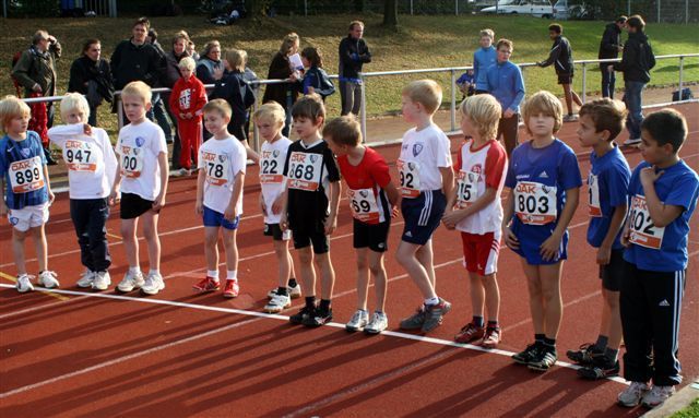 Vor dem Start und alle sind ganz locker. Bild vom Läufertag 2007