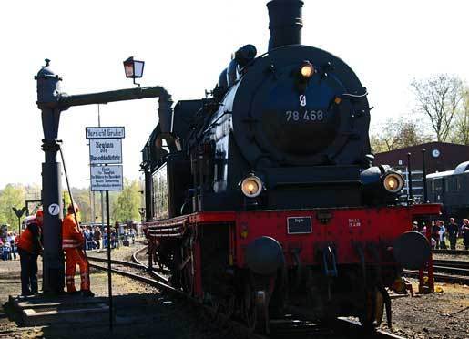 Dampflok 78 468 beim Wasser tanken