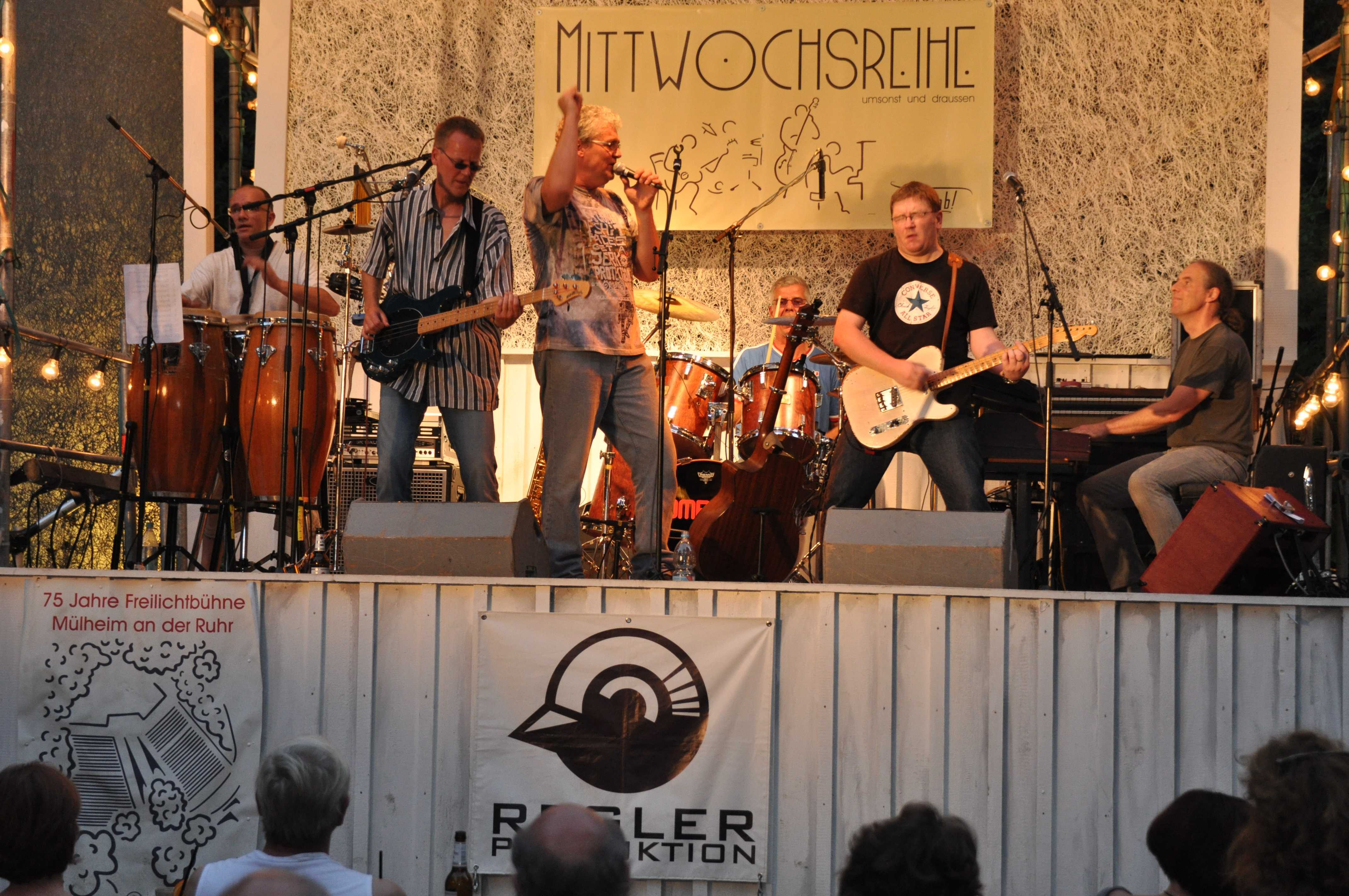 Foto von Andreas Steffen: "TUBERCULUCAS reloaded" - "OLDIE NIGHT 2011" in der Freilichtbühne ein voller Erfolg !