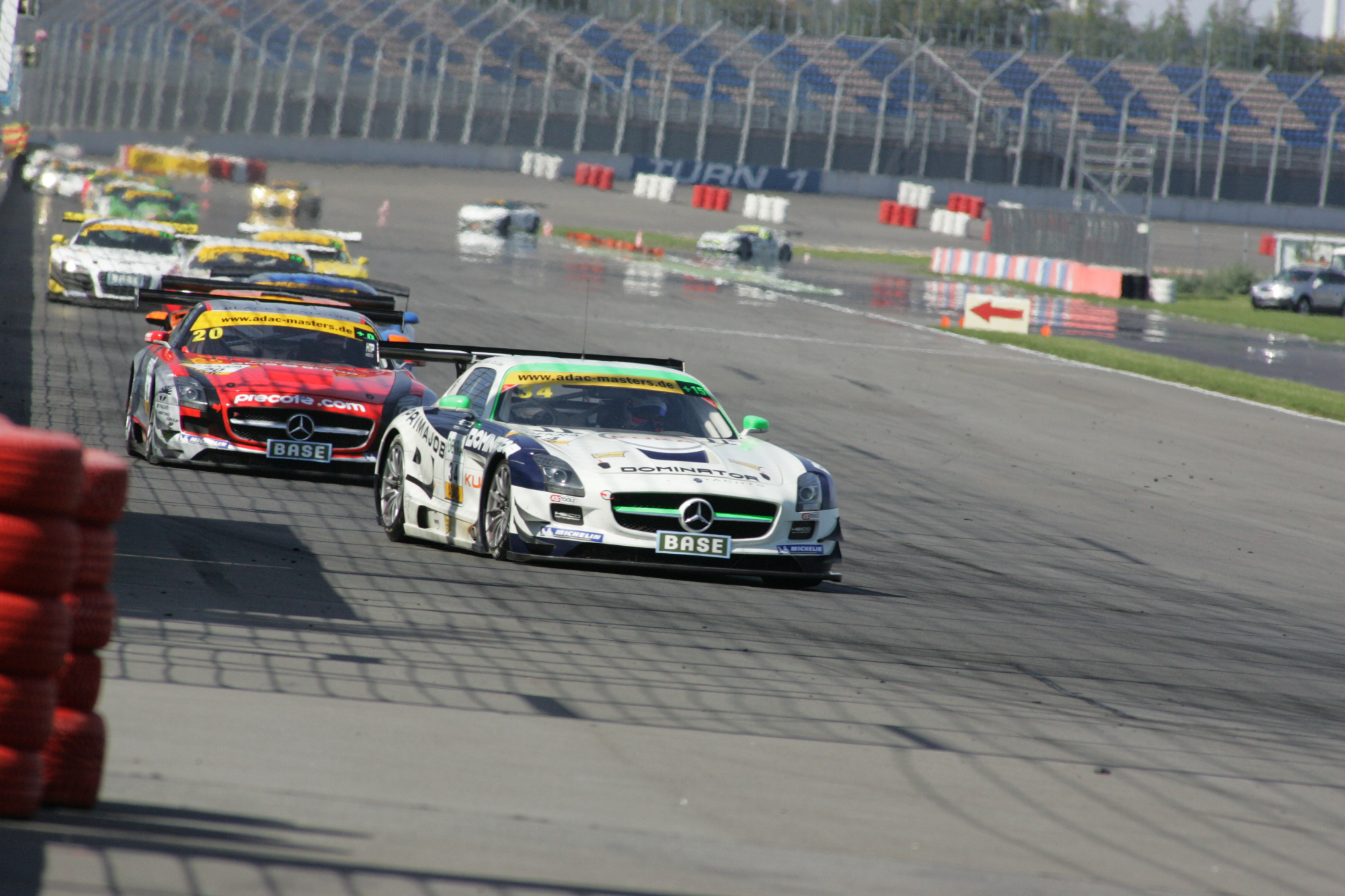 Lance David Arnold im Mercedes in Front
