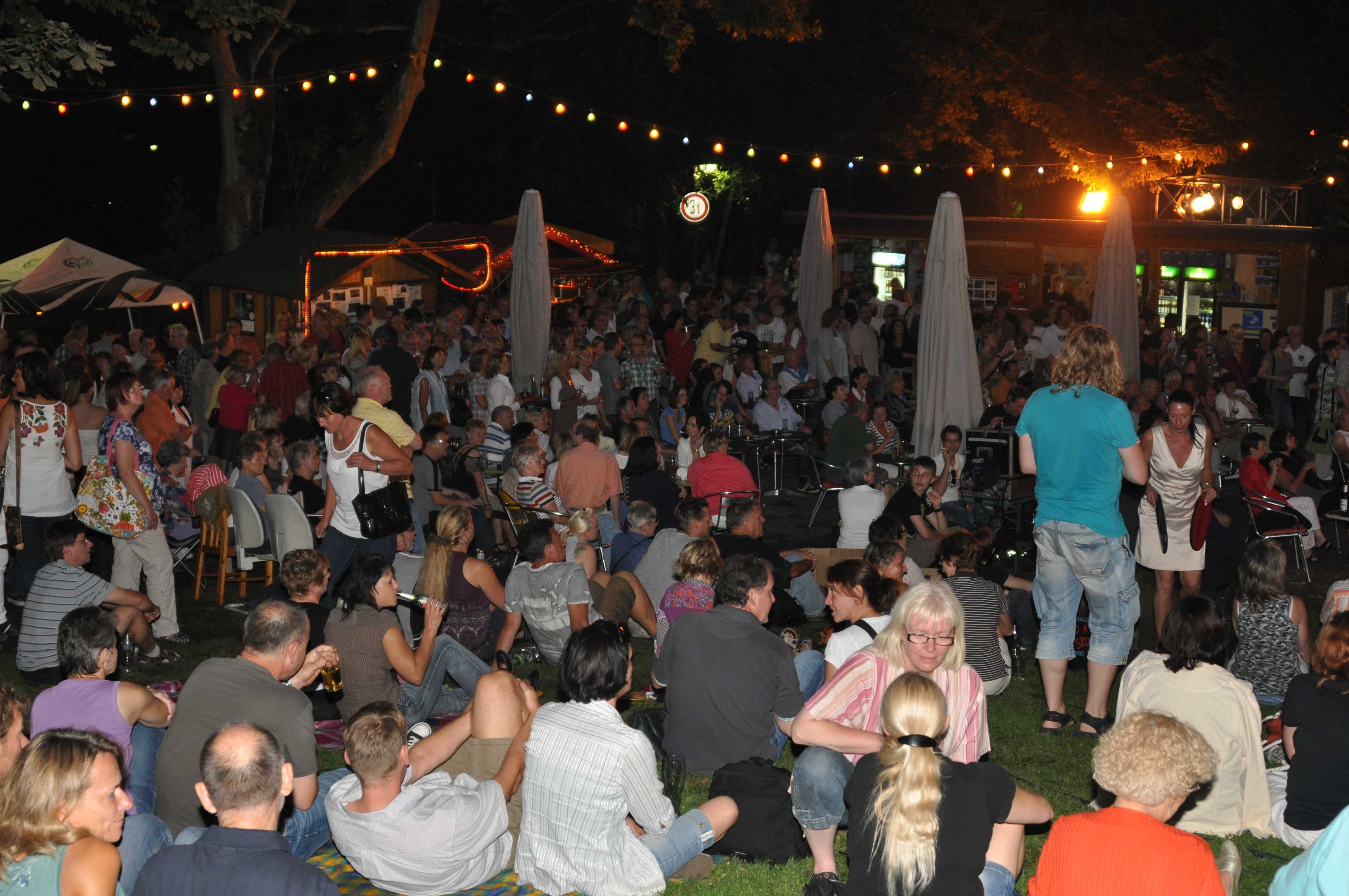 Foto von Andreas Steffen: - ein tolles Publikum: "OLDIE NIGHT 2011" in der Freilichtbühne ein voller Erfolg !