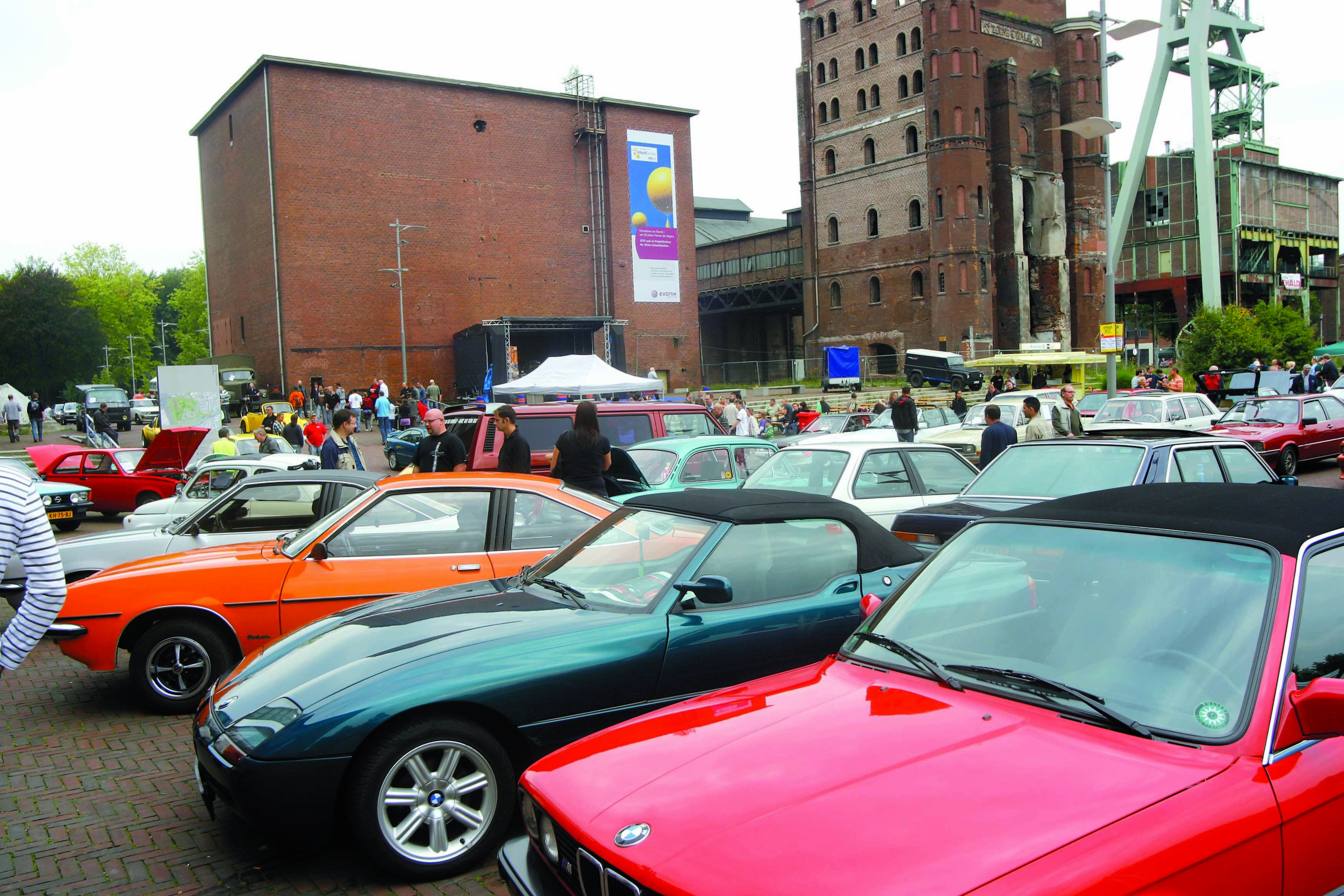 Blitzblanke Schönheiten im Blechgewand locken zum Youngtimer Vestival am Sonntag (11. September) nach Herten zum Ewald-Gelände. Im vergangenem Jahr sahen sich rund 7.000 Zuschauer 1.500 tolle Fahrzeuge an. Foto: Stadtspiegel