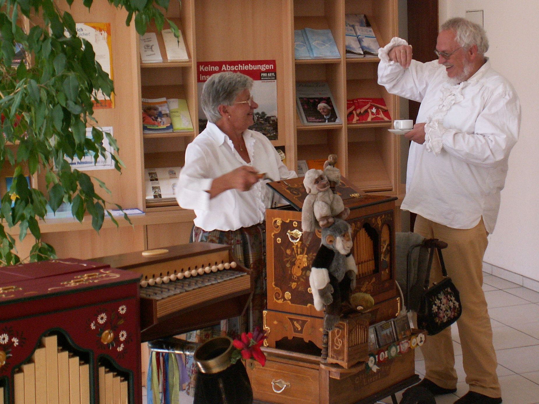 Zur Unterhaltung spielten Liesel Cornelissen und Ulrich Sage auf den Drehorgeln.