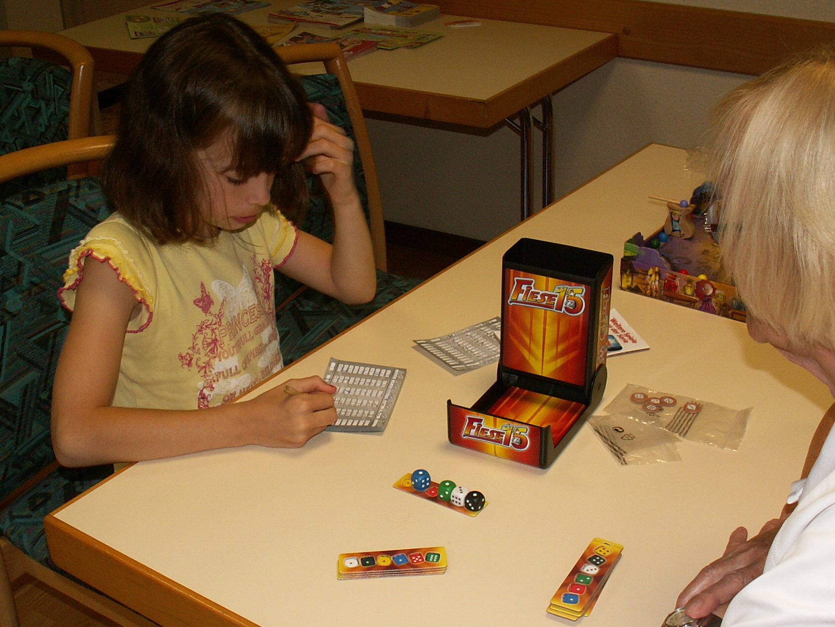 Rosi erklärt "Fiese 15" von Schmidt Spiele.