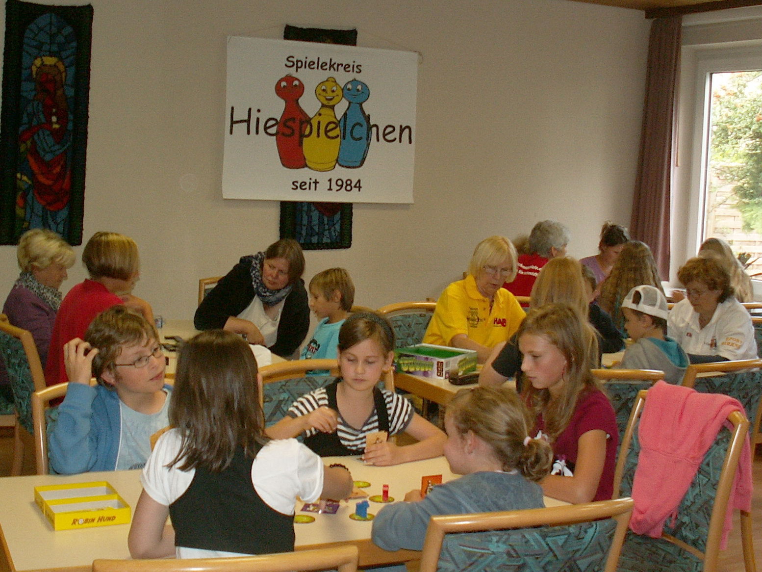 Spielen mit Hiespielchen im ev. Gemeindehaus an der Büngelerstraße.