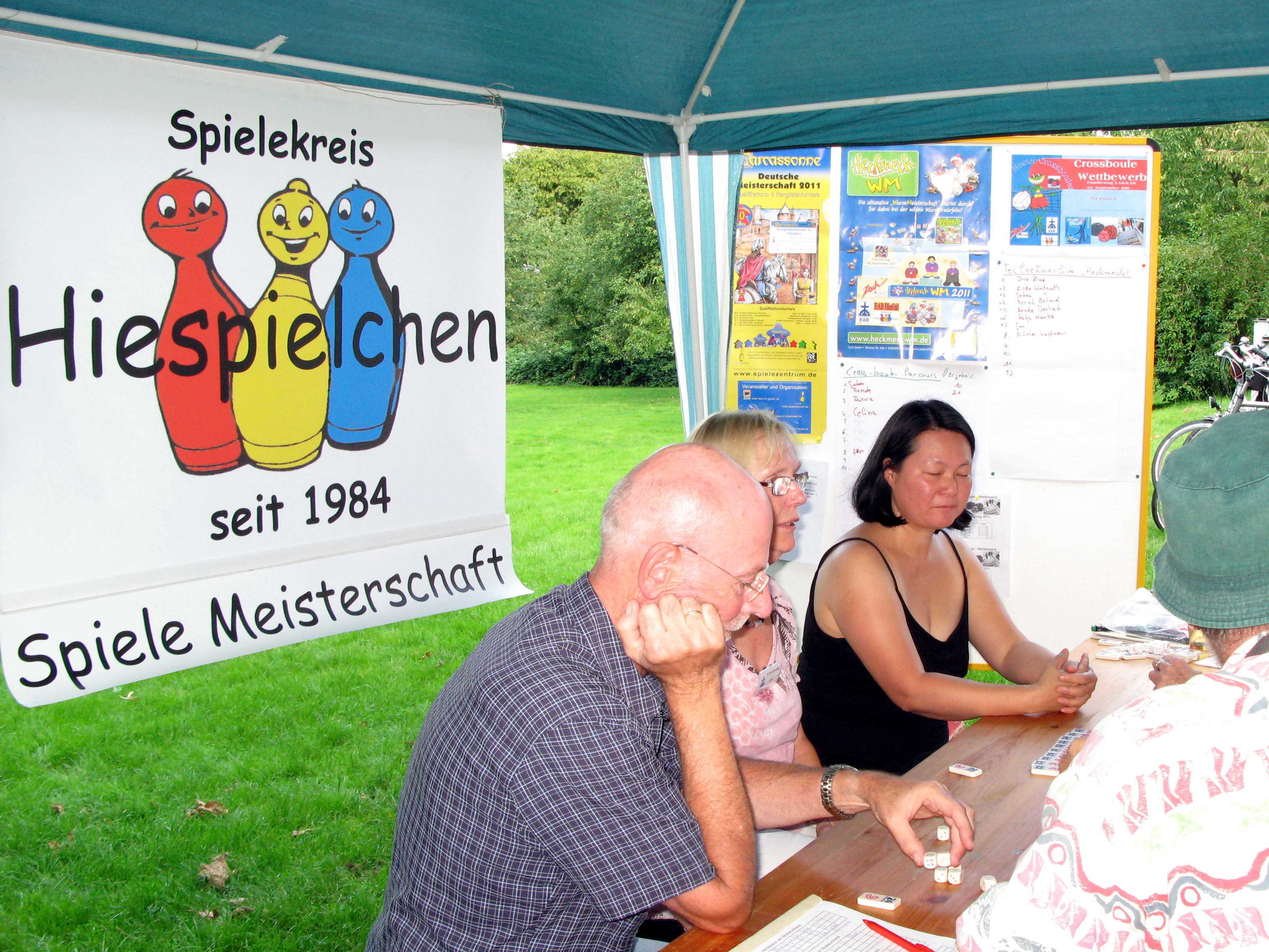 Gerd beim Würmersammeln.