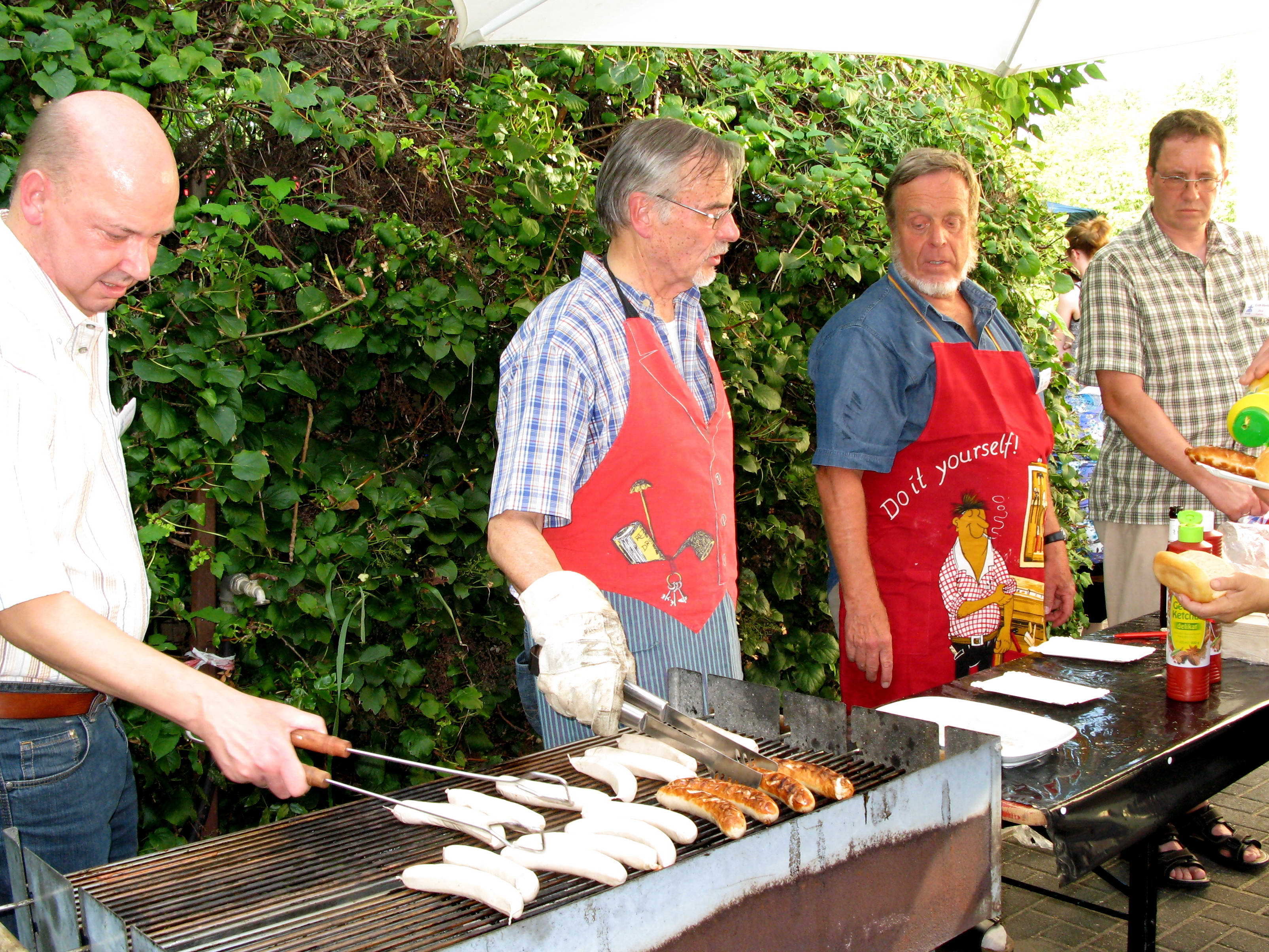Leckere Bratwürstchen vom Grill.