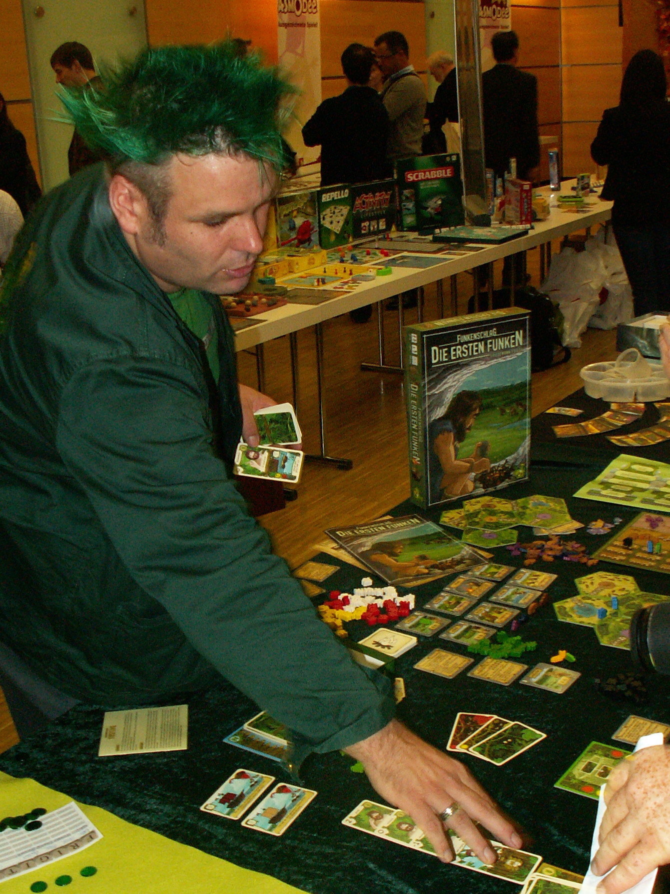 Friedemann Friese erklärt sein Spiel.