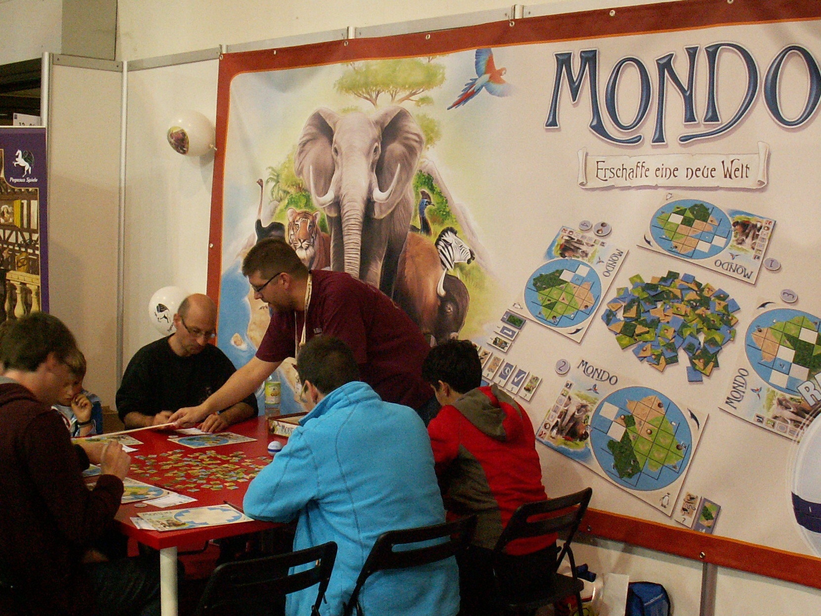 "Mondo" am Stand von Pegasus.